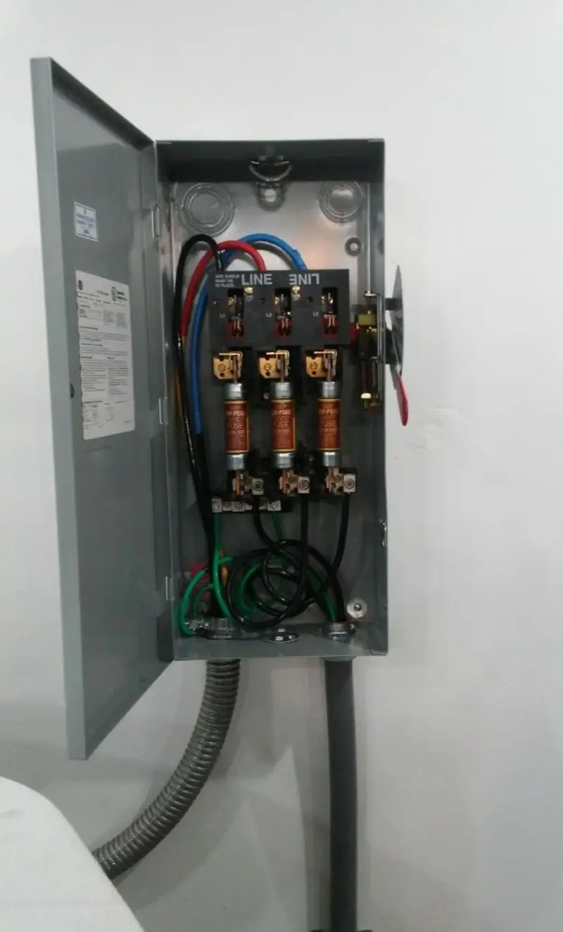 Three-phase disconnect switch installed for Smoke Detector Installation in Virginia